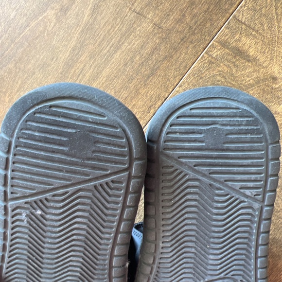 Girl’s NIKE Slides - Picture 3 of 5